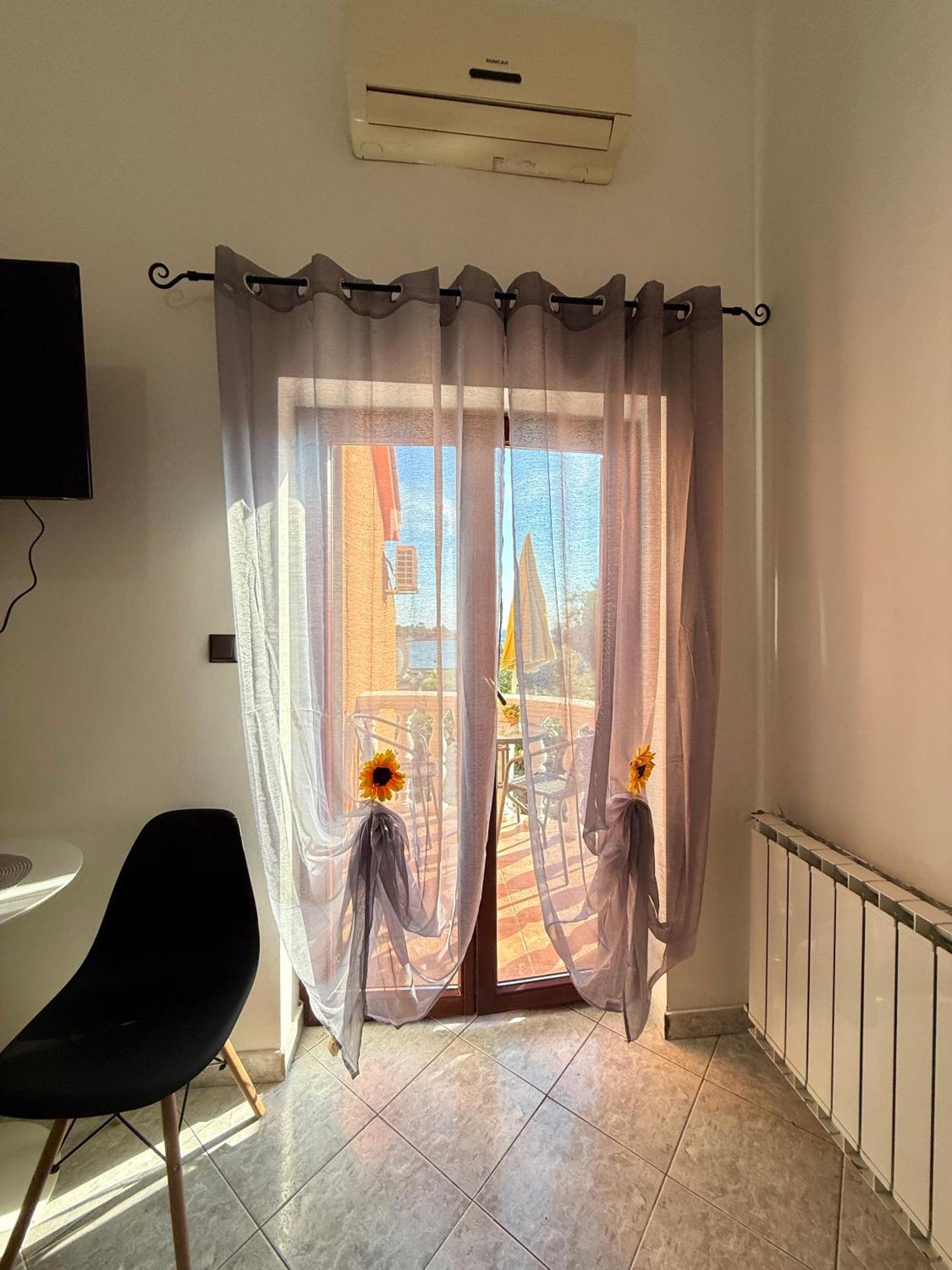 Sea 1- Small Gasthof Pula